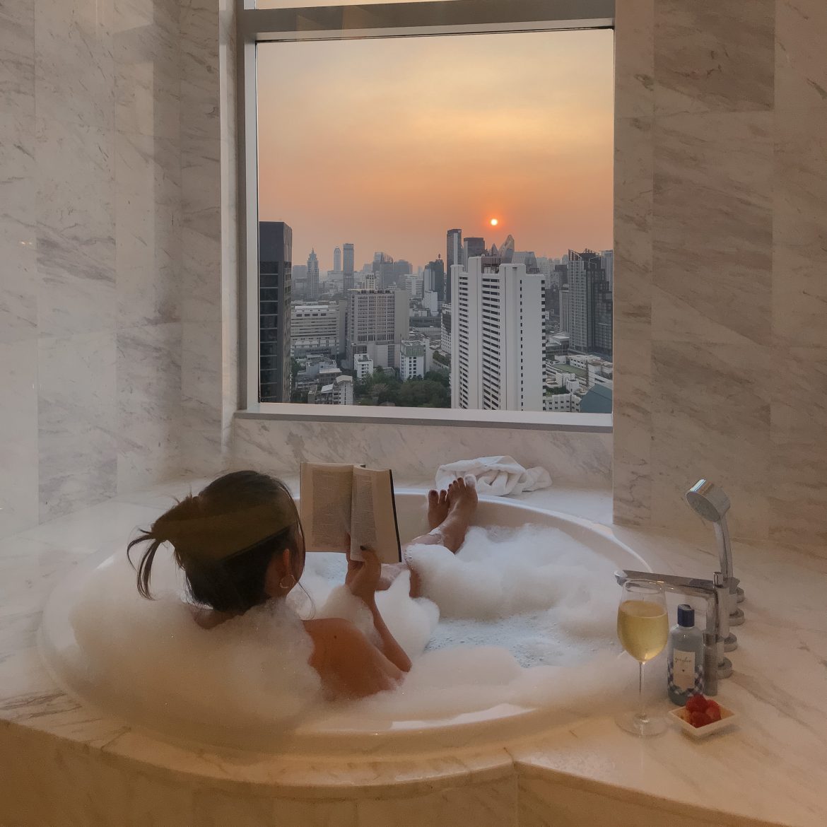 vrouw in bad hotel