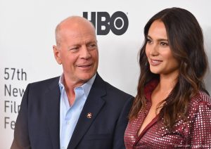 Thumbnail voor Vrouw Bruce Willis klaar met nare reacties op woonsituatie: 'Als je deze ervaring niet hebt, heb je geen recht van spreken'