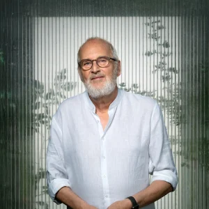 Thumbnail voor Herman Koch na kankerdiagnose: 'Mensen vinden dat ik zachter ben geworden'