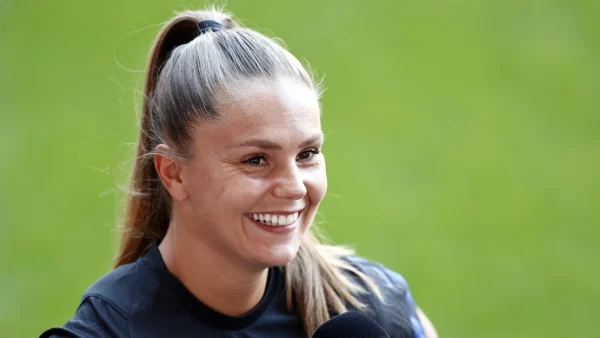 Lieke Martens beëindigt voetbalcarrière: 'Grootste prioriteit is om de beste moeder te zijn'