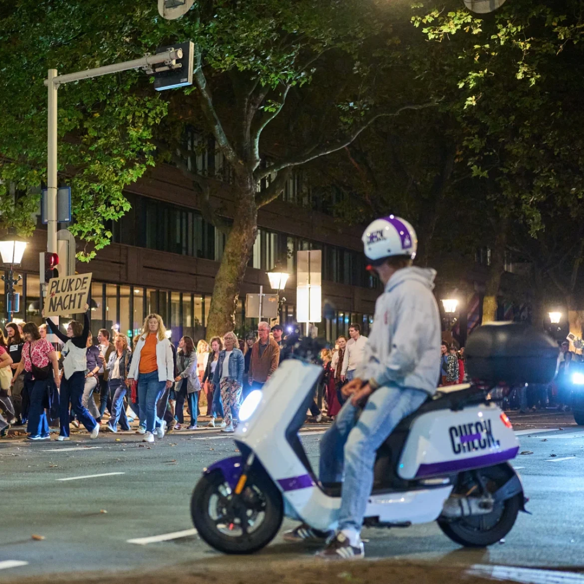 Nog twee meisjes achtervolgd in Rotterdam door man op scooter