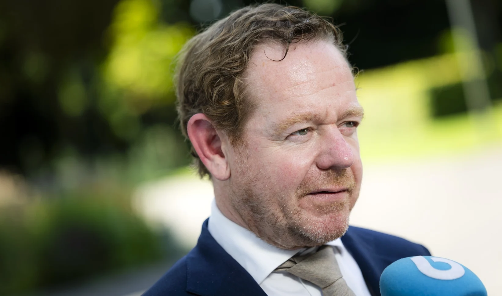 Minister Van Weel: 'Pepperspray kan optie zijn'