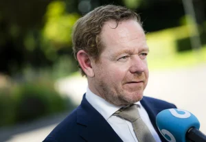 Thumbnail voor Minister Van Weel onderzoekt mogelijkheid nieuwe wetten na moord op Lisa: 'Pepperspray kan optie zijn'