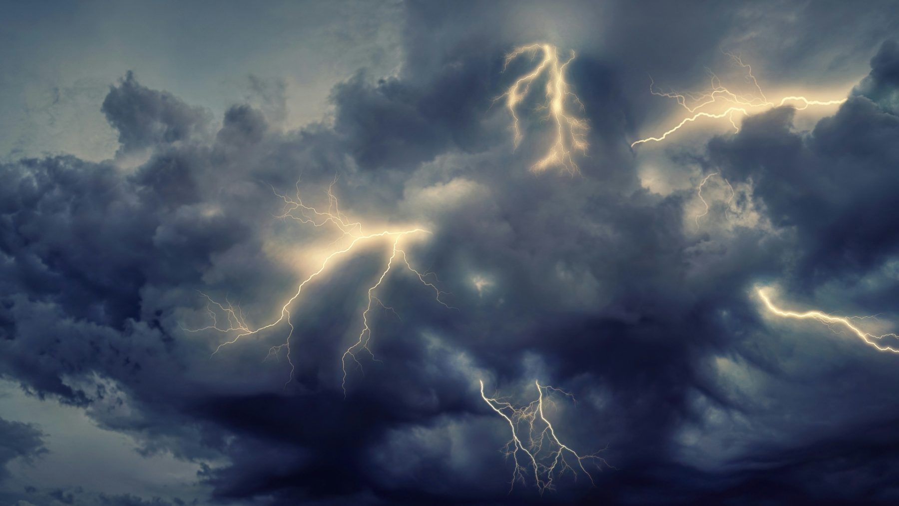 Onweer en windstoten zorgen voor code geel: hier in Nederland gaat het woensdag donderen