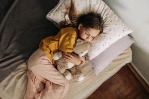 Thumbnail voor Lolita over samengesteld gezin: 'De nachtknuffels mochten niet meer mee bij de wissel'