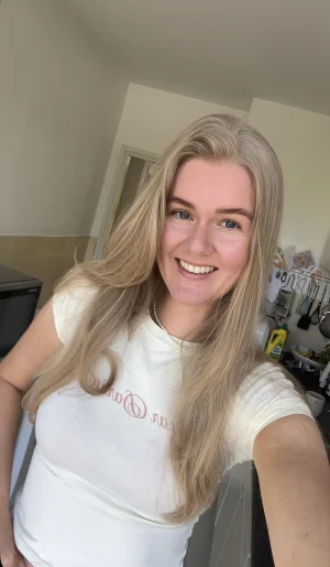 Thumbnail voor Mariska kampt al 3 jaar met gevolgen coronabesmetting: 'Het gaat langzaam, maar ik kom vooruit'