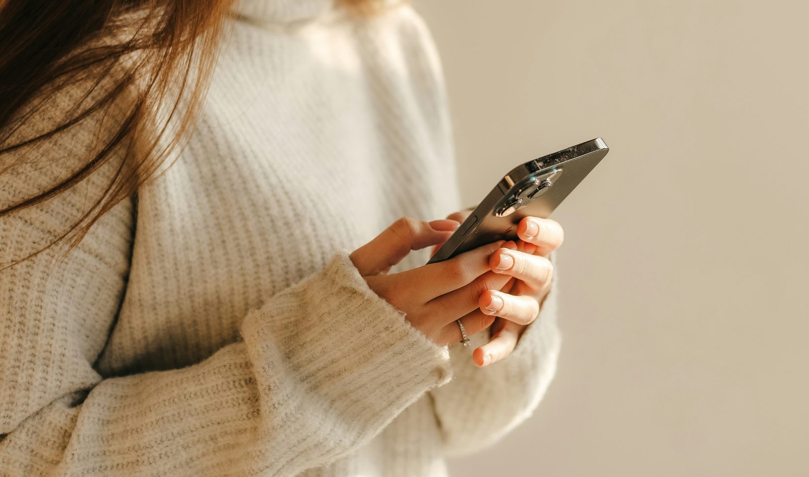 vrouw met telefoon