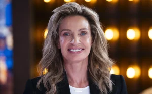 Thumbnail voor Astrid Holleeder laat zien hoe ze onherkenbaar door het leven ging: 'Als oude kale man'