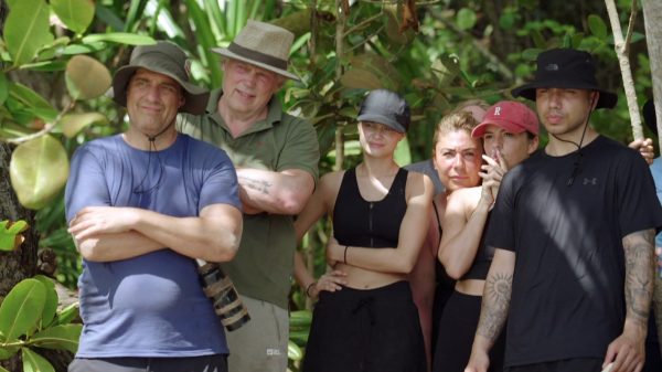 Team Rood hoort wie er moeten duelleren in 'Expeditie Robinson'