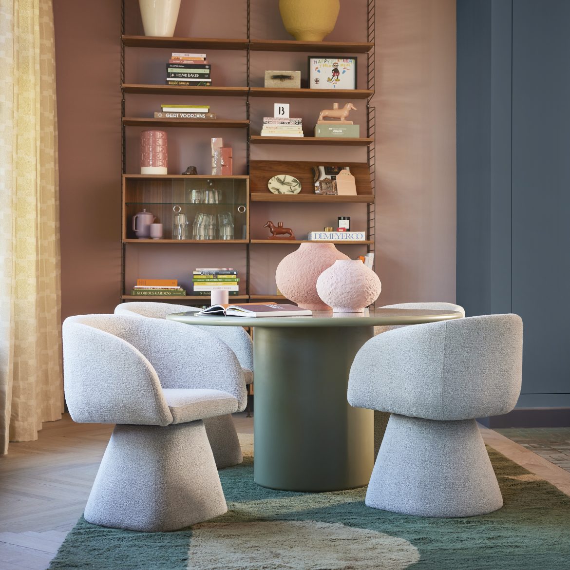 bouclé eetkamerstoelen groene eettafel