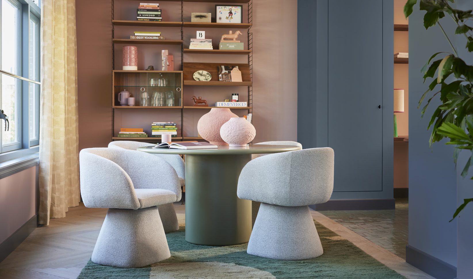 bouclé eetkamerstoelen groene eettafel