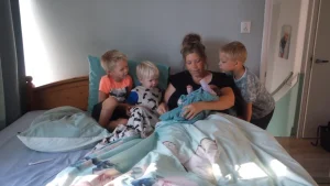 Thumbnail voor Gerdine en Maarten Blom uit 'Een Huis Vol' verwelkomen dochter: 'Wat zijn we dankbaar dat je er bent'