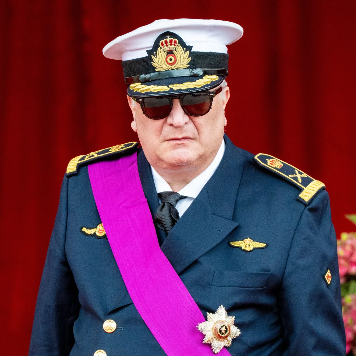 Prins Laurent erkent zoon