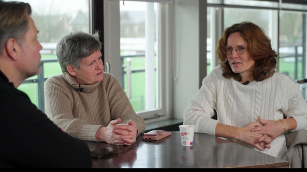 In de nieuwste aflevering van Waar is mijn erfenis? duikt Dennis van der Geest in een pijnlijk familiedossier. Jolanda en Jeanette uit Renswoude hadden nauwelijks contact met hun vader Cor, die in hun jeugd grotendeels afwezig was. 