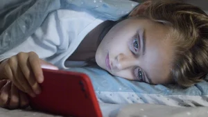 Thumbnail voor Onderzoek onthult hoe WhatsAppgroepen kinderen buitensluiten: 'Ik voelde me niet goed genoeg'