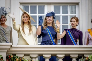 Thumbnail voor Katsjing: dit waren de prinsessen kwijt aan hun Prinsjesdag-jurken (en hier scoor je dupes)