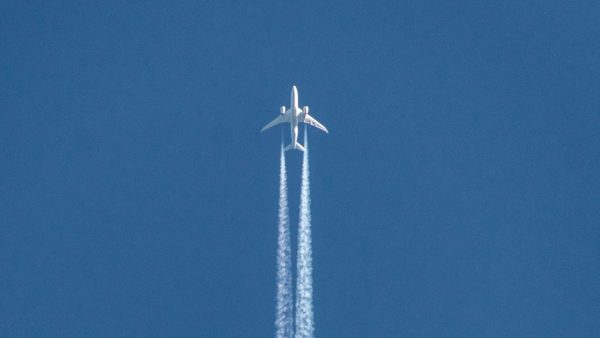 Nederland wordt duurste vliegland van Europa: verre reis kost gezin straks €240 aan vliegtaks