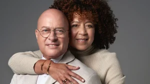 Thumbnail voor Diana Matroos (54) onderging succesvolle niertransplantatie dankzij partner René: 'Hij gaf me mijn leven terug'