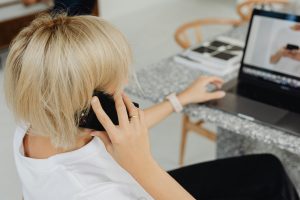 Thumbnail voor 3x 'Bedrogen Vrouw': 'Mijn man loog, dus ik belde tientallen hotels in Berlijn om hem op te sporen'