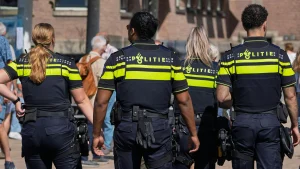 Thumbnail voor Politie schiet 15-jarige jongen dood in Capelle aan den IJssel na verdenking roof fatbike 