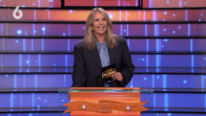 Thumbnail voor Deze outfit draagt Linda de Mol tijdens de 2e uitzending van 'Miljoenenjacht' (en je scoort 'm hier)