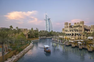 Thumbnail voor Van woestijn tot wereldstad: Dubai heeft het allemaal en deze plekken mag je niet missen