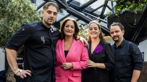 Thumbnail voor Familie Jonnie Boer strooit as uit in zijn geliefde Giethoorn: 'We voelen hem in elk moment'