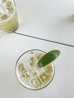 Thumbnail voor Lager in alcohol en misschien wel lekkerder dan het origineel: dít drankje wil je vanavond nog uitproberen