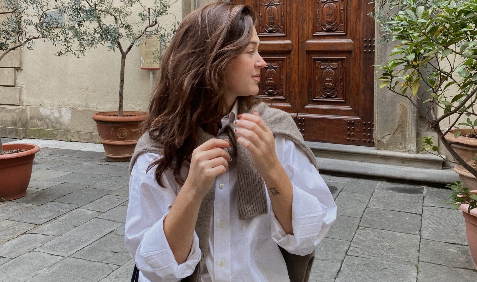 Fan van de clean girl aesthetic-trend? Zo pas je 'm toe op je outfits en sieraden
