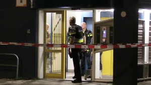 Thumbnail voor Man (32) schiet vriendin (33) neer in Sneek en berooft daarna zichzelf van het leven