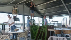 Thumbnail voor Ap en Bert vliegen elkaar in de haren tijdens klus in 'Urk!': 'Nu moet je echt ophouden'