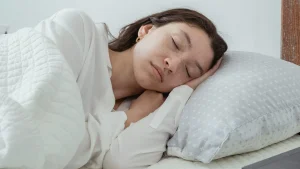 Thumbnail voor 'Ik ga niet zonder een zak drop naar bed': dit zijn jullie slaaproutines en ja, er zitten gekke tussen