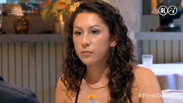 Alanah zat tegenover Davey in 'First Dates': 'Ik zou zijn advies niet aannemen, dus ook zijn kritiek niet'