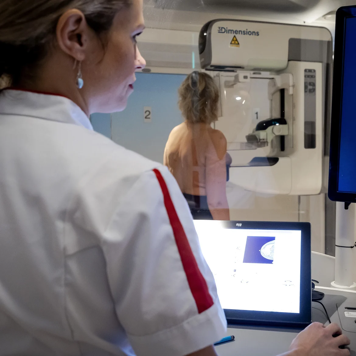 Demissionair kabinet wil MRI-scans voor vrouwen met dicht borstweefsel 'zo snel mogelijk realiseren'