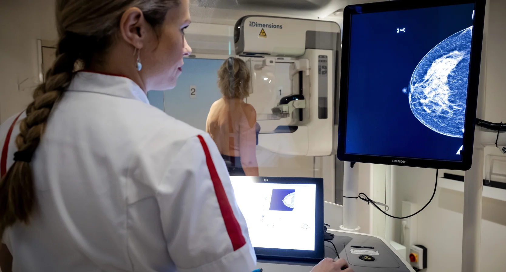 Demissionair kabinet wil MRI-scans voor vrouwen met dicht borstweefsel 'zo snel mogelijk realiseren'