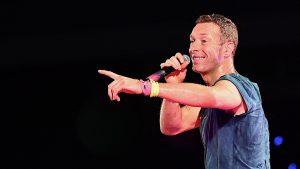Thumbnail voor Verrassende plottwist in 'Coldplay kisscam'-saga: CEO Andy Byron lijkt terug bij zijn vrouw