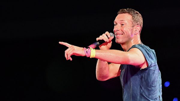 Verrassende plot twist in 'Coldplay kisscam'-saga: ceo Andy Byron lijkt terug bij zijn vrouw