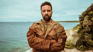Thumbnail voor Bizar: Farja Farvardin en Timor Steffens liggen twee uur (!) in doodskist bij 'Special Forces VIPS'
