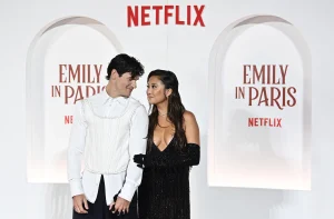 Thumbnail voor 'Emily in Paris'-sterren Ashley Park en Paul Forman na twee jaar uit elkaar