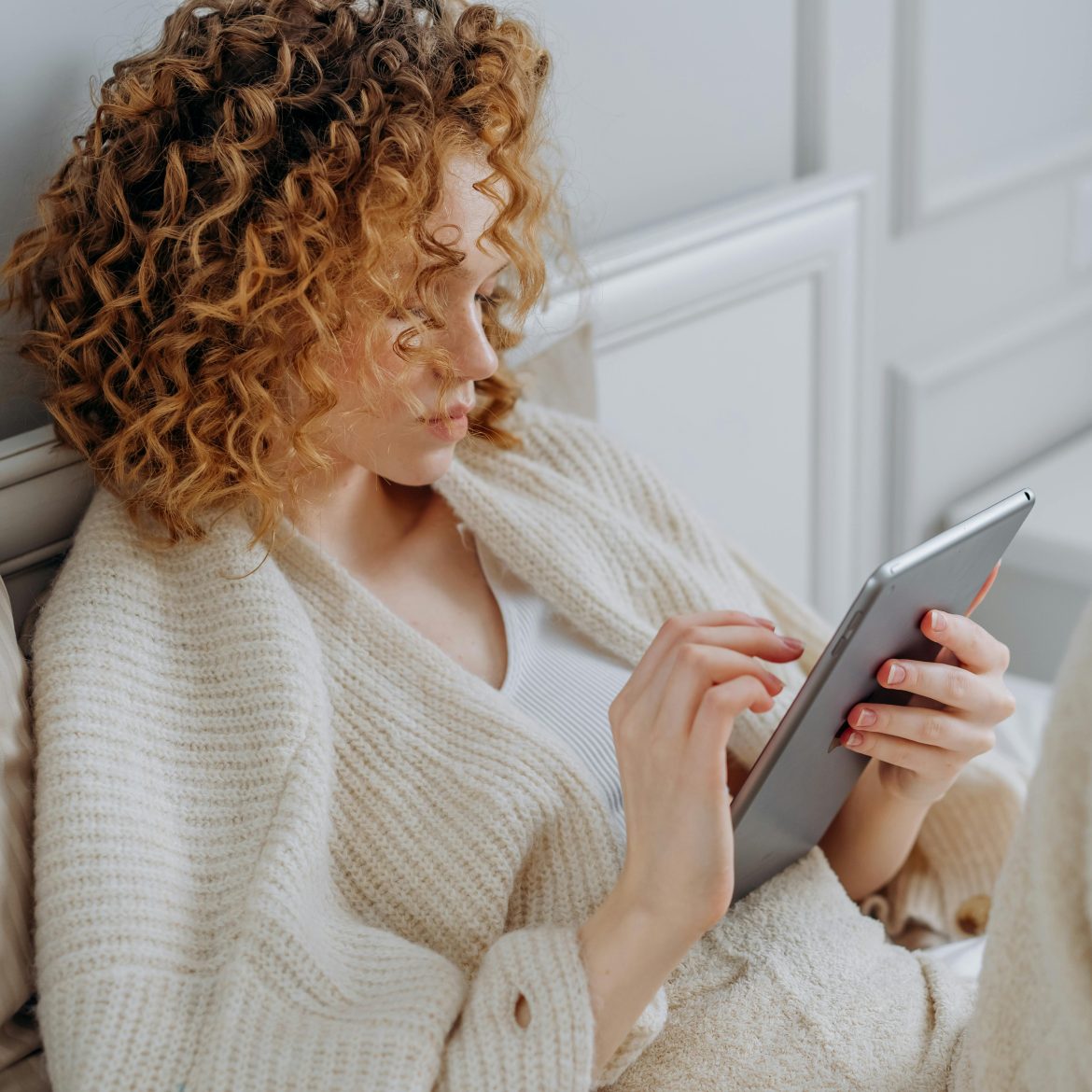 Vrouw op haar Ipad.