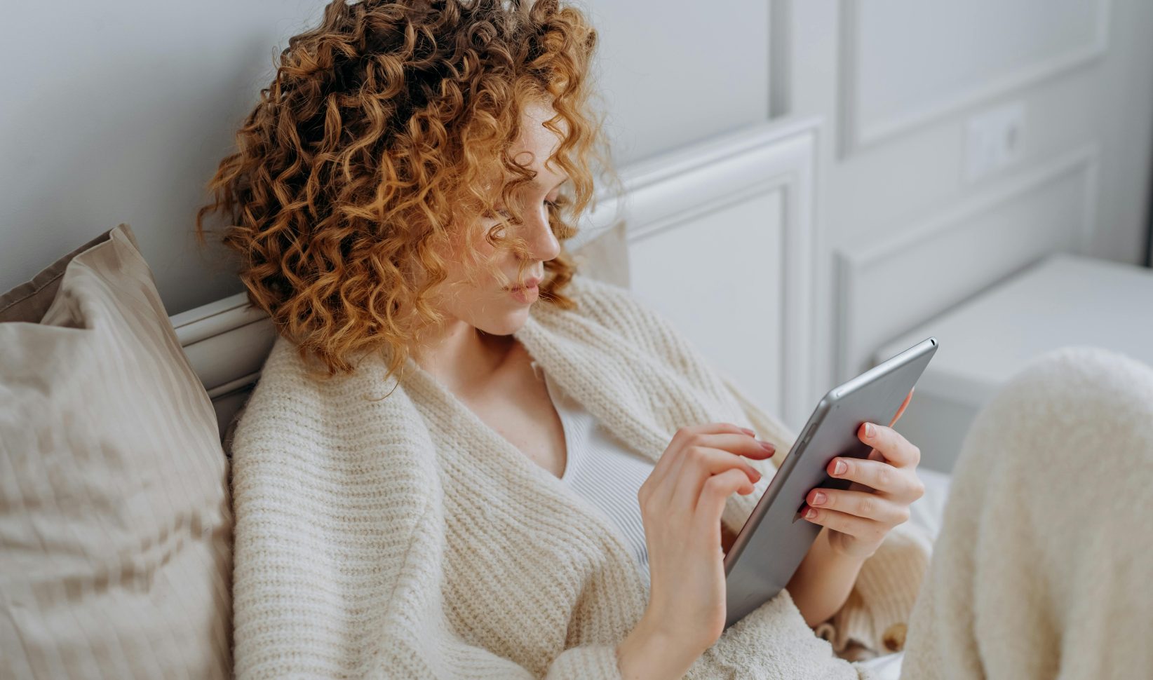 Vrouw op haar Ipad.