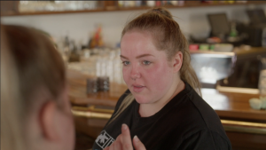 Thumbnail voor Tropische bingoavond voor toeristen in 'Urk!' loopt bijna in de soep: 'Dit doet echt waanzinnig pijn'