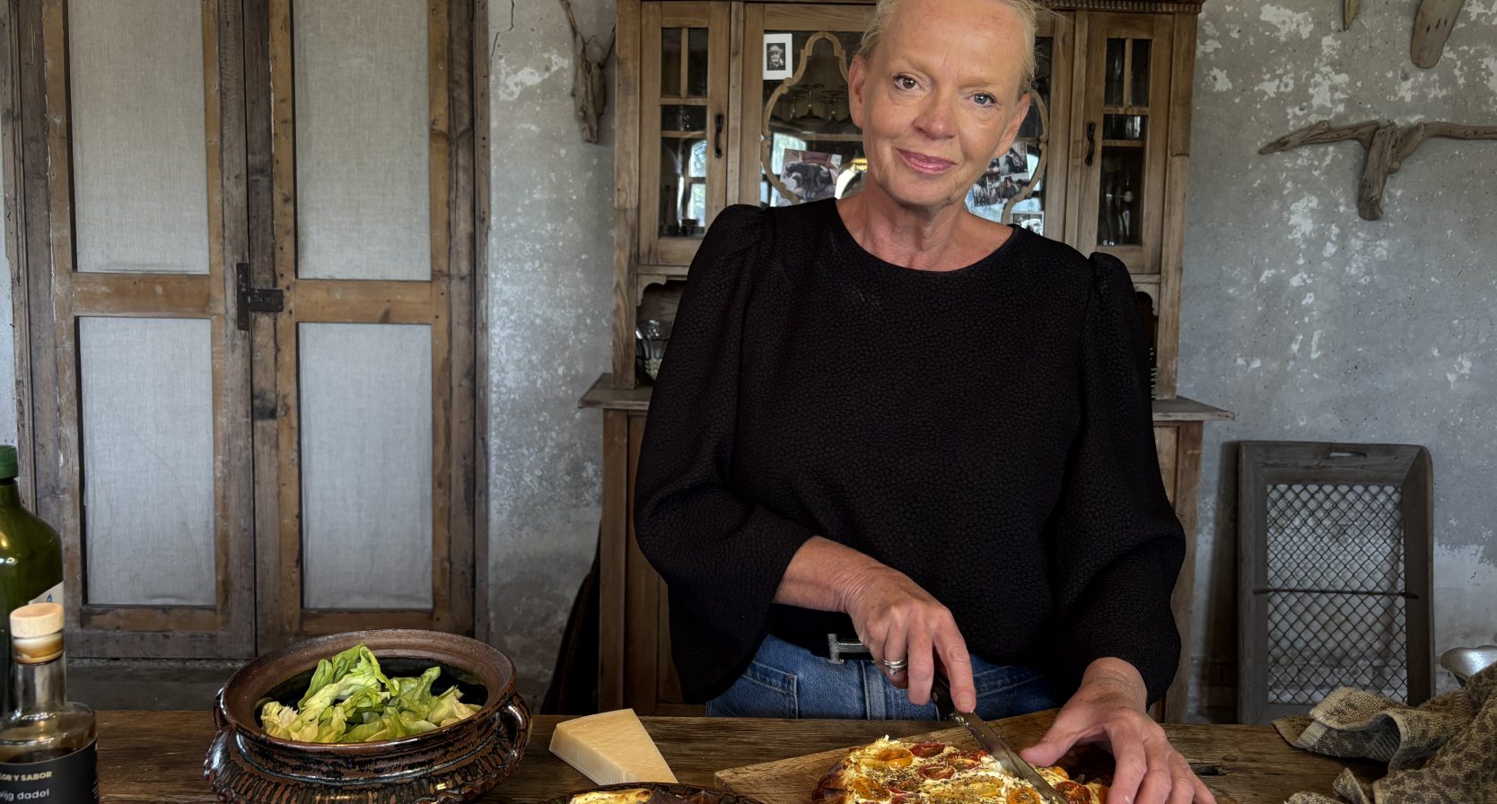 Karin Swerink maakt deze makkelijke én overheerlijke tomatentaart (met slechts een paar ingrediënten)