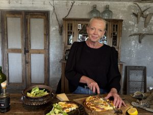 Thumbnail voor Karin Swerink maakt deze makkelijke én overheerlijke tomatentaart (met slechts een paar ingrediënten)