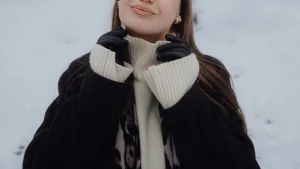 Thumbnail voor Droge huid nu het sneeuwt? 'Koud douchen of meer water drinken werkt niet'