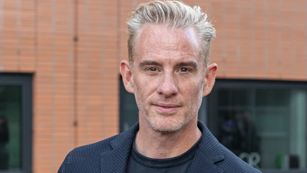 Art Rooijakkers gaat deze nieuwe realityshow presenteren bij SBS6