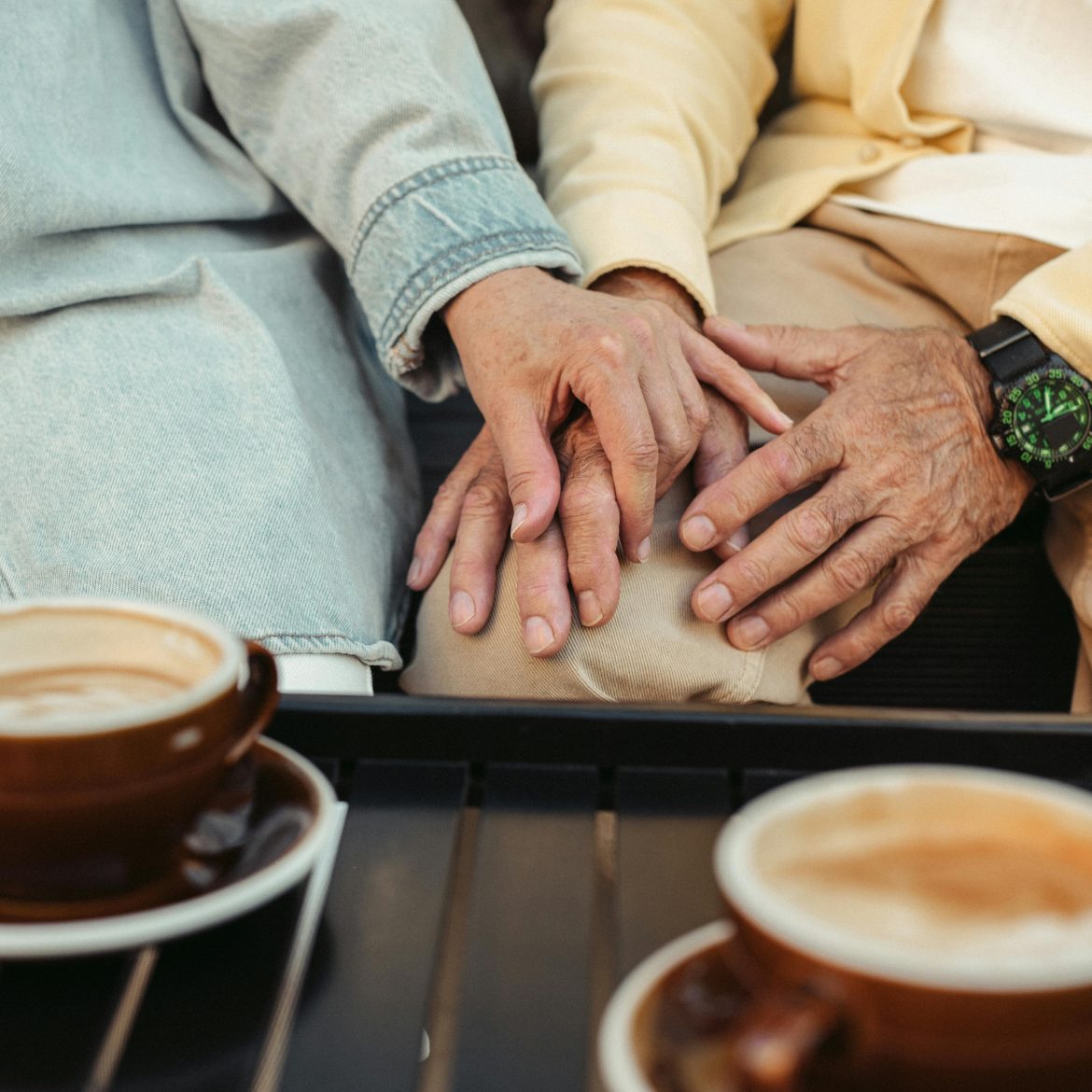 Ouderen aan de koffie.