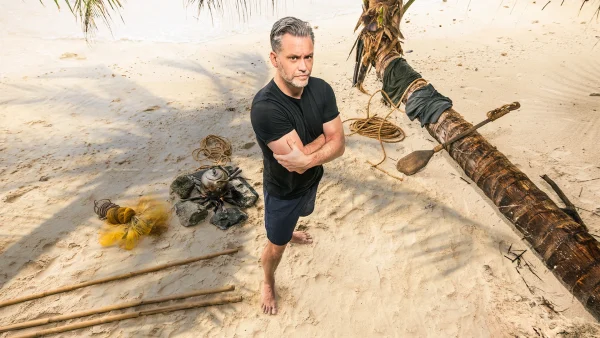 Kevin Hassing tijdens 'Expeditie Robinson' gebeten door giftige duizendpoot: 'Ik ben goed opgelapt'