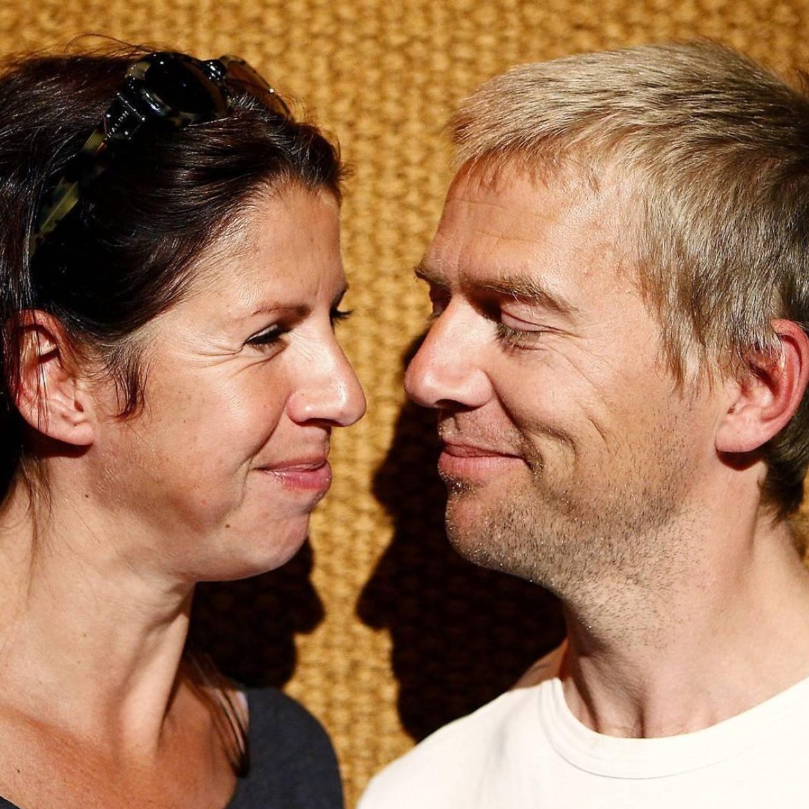 Isa Hoes staat stil bij verlies Antonie Kamerling: 'Nog steeds geliefd, nog steeds gemist'