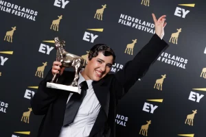 Thumbnail voor Ahlaam won Gouden Kalf: 'Ik had zelfs een playlist om me in Sihame in te leven'